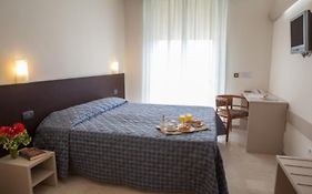 AUTO PARK HOTEL con Ristorante interno e grande parcheggio gratuito