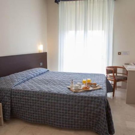 AUTO PARK HOTEL con Ristorante interno e grande parcheggio gratuito Firenze Esterno foto
