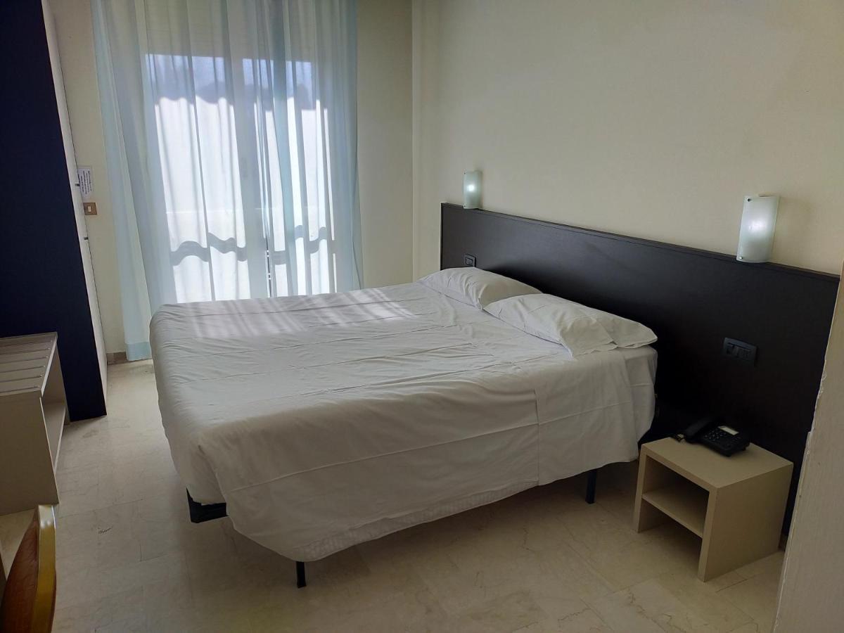 AUTO PARK HOTEL con Ristorante interno e grande parcheggio gratuito Firenze Esterno foto
