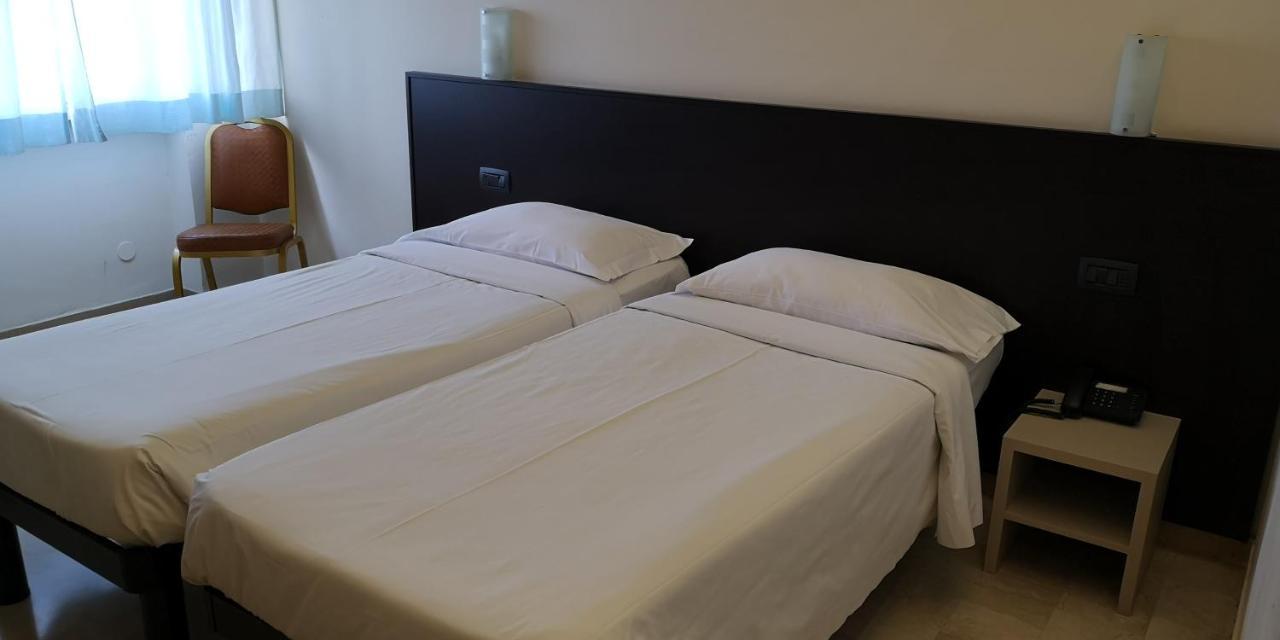 AUTO PARK HOTEL con Ristorante interno e grande parcheggio gratuito Firenze Esterno foto