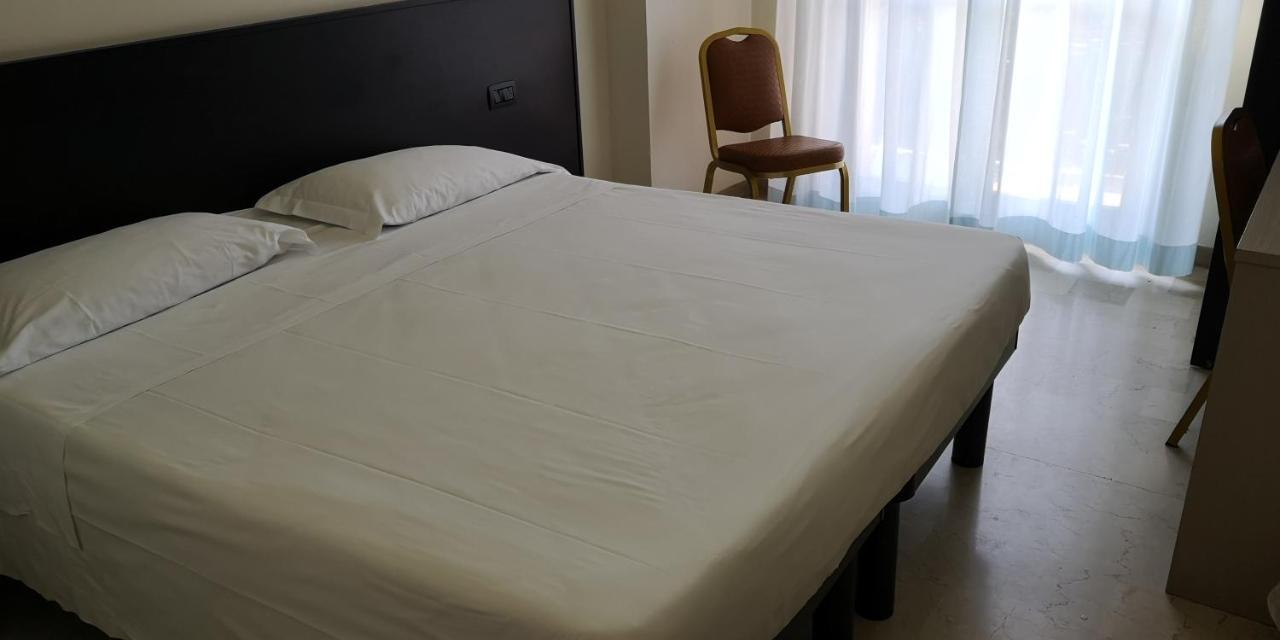 AUTO PARK HOTEL con Ristorante interno e grande parcheggio gratuito Firenze Esterno foto