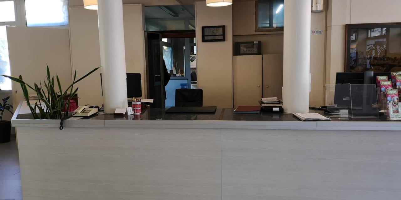 AUTO PARK HOTEL con Ristorante interno e grande parcheggio gratuito Firenze Esterno foto