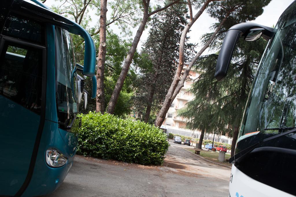 AUTO PARK HOTEL con Ristorante interno e grande parcheggio gratuito Firenze Esterno foto