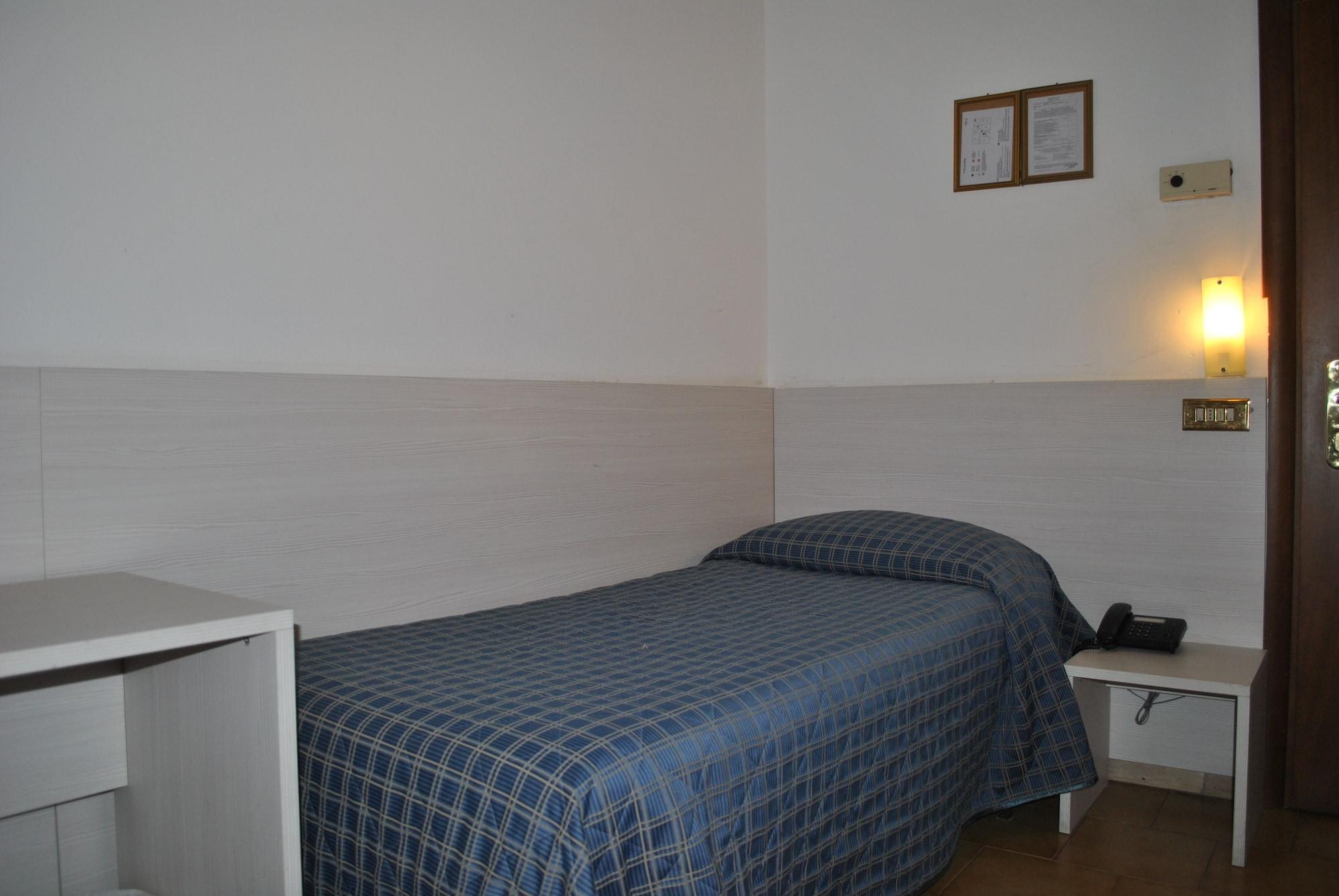 AUTO PARK HOTEL con Ristorante interno e grande parcheggio gratuito Firenze Esterno foto