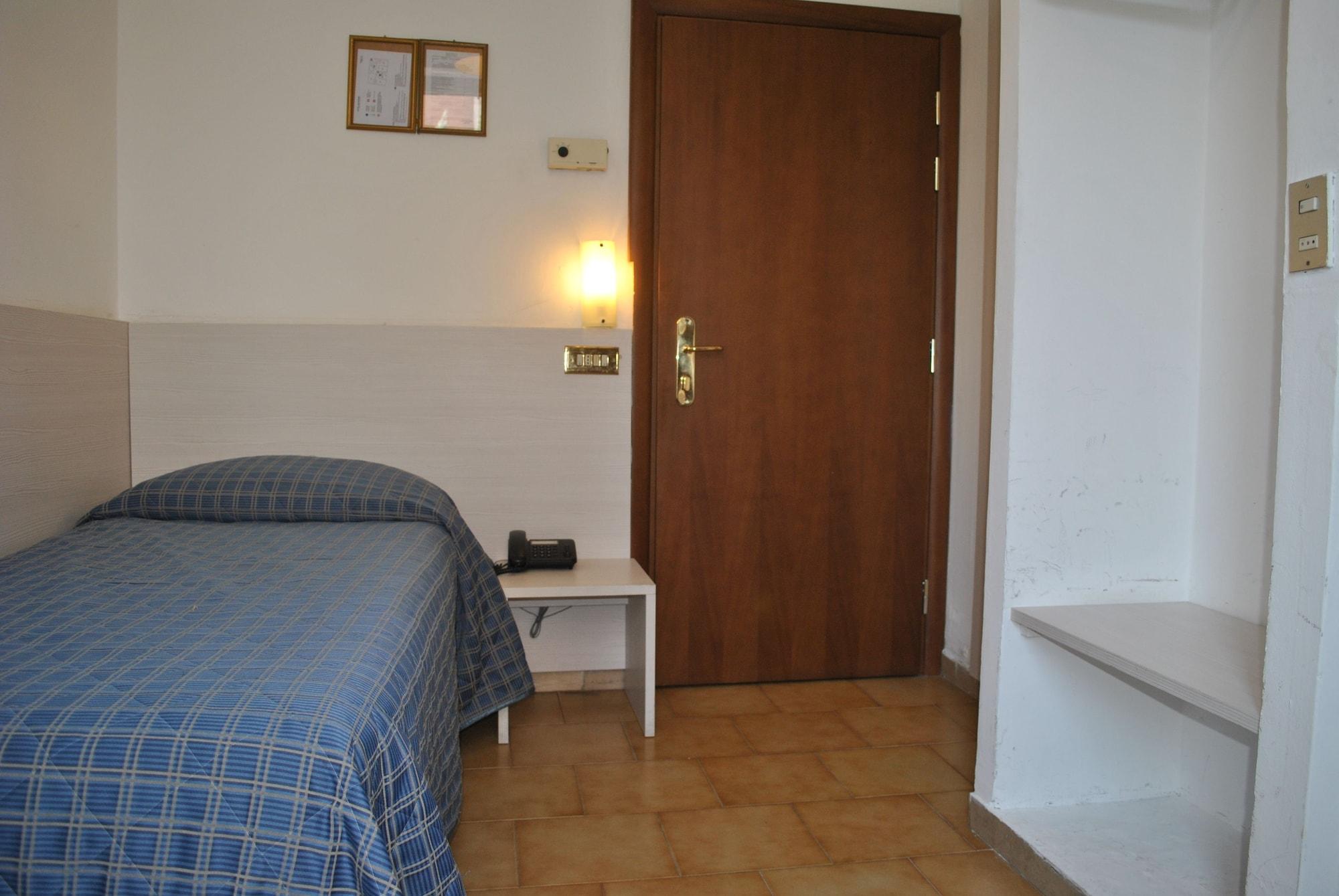 AUTO PARK HOTEL con Ristorante interno e grande parcheggio gratuito Firenze Esterno foto