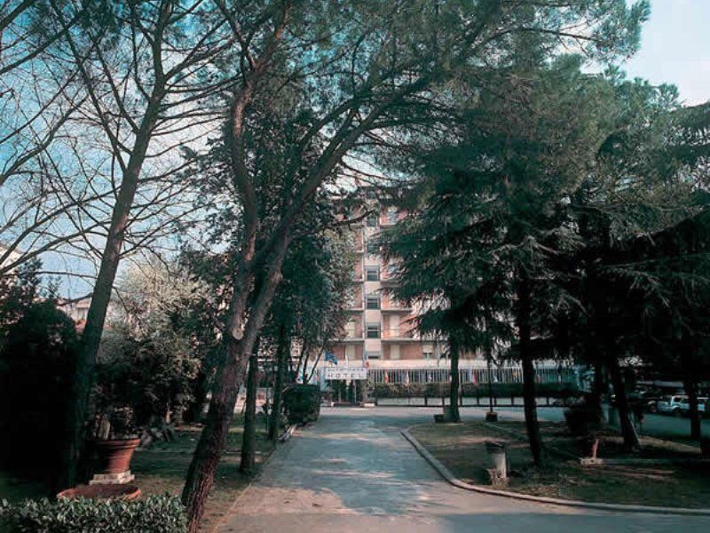 AUTO PARK HOTEL con Ristorante interno e grande parcheggio gratuito Firenze Esterno foto