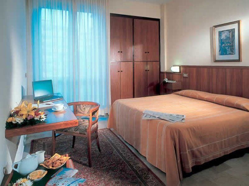 AUTO PARK HOTEL con Ristorante interno e grande parcheggio gratuito Firenze Esterno foto
