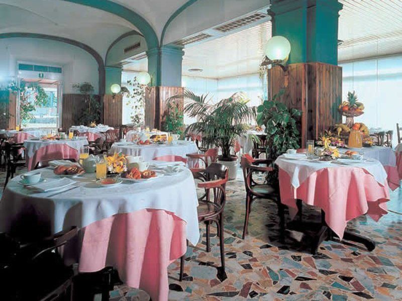 AUTO PARK HOTEL con Ristorante interno e grande parcheggio gratuito Firenze Esterno foto