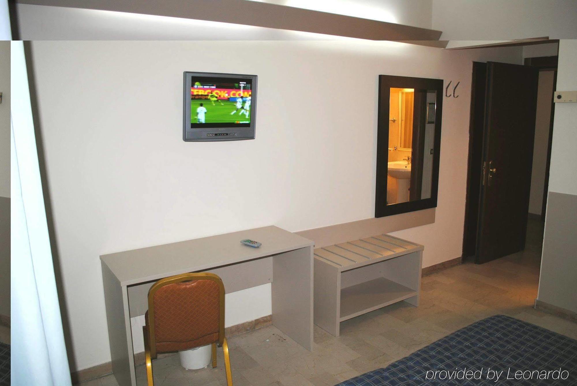 AUTO PARK HOTEL con Ristorante interno e grande parcheggio gratuito Firenze Camera foto