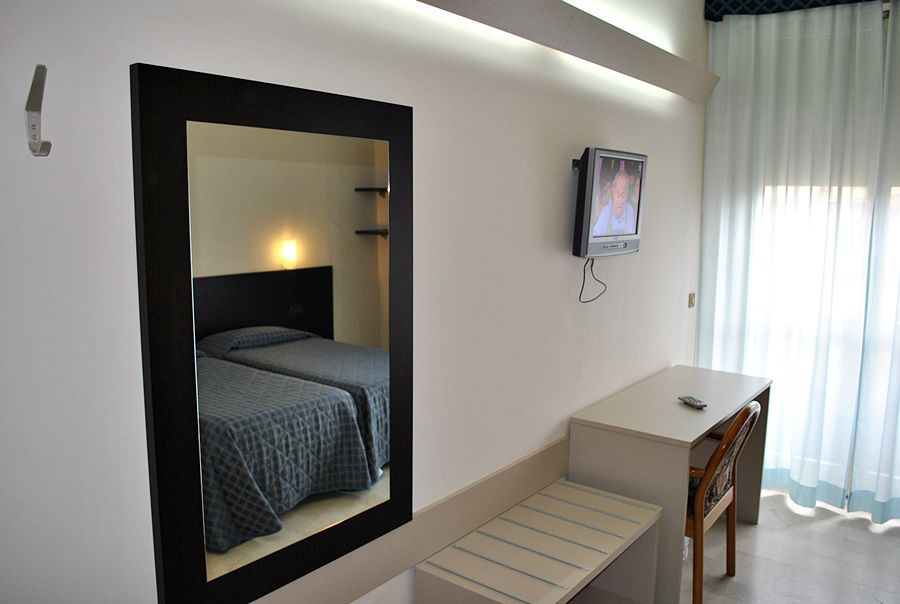 AUTO PARK HOTEL con Ristorante interno e grande parcheggio gratuito Firenze Esterno foto