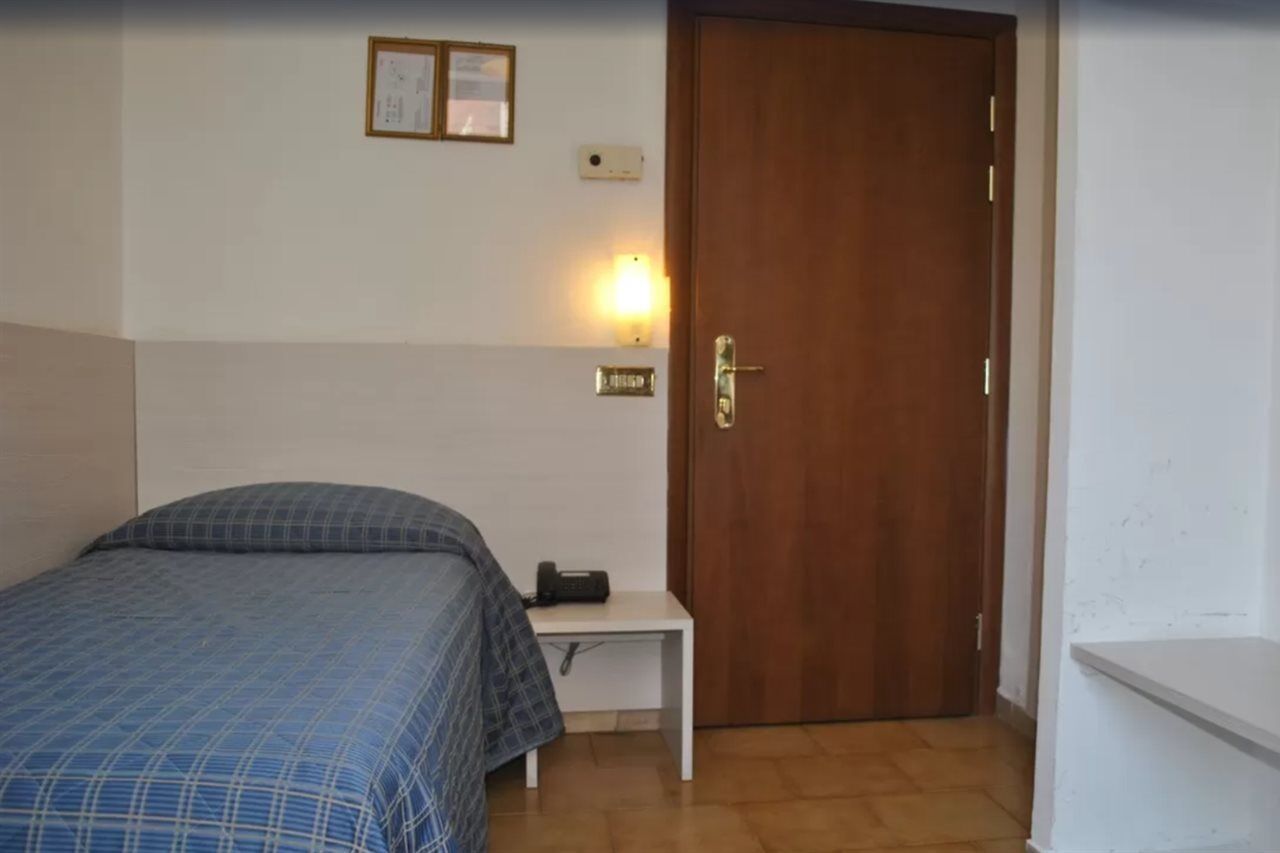 AUTO PARK HOTEL con Ristorante interno e grande parcheggio gratuito Firenze Esterno foto